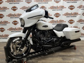 2025 Harley-Davidson® FLHX Street Glide™ thumb 2