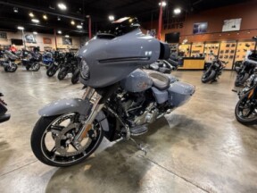 FLHX 2025 Street Glide™ thumb 2