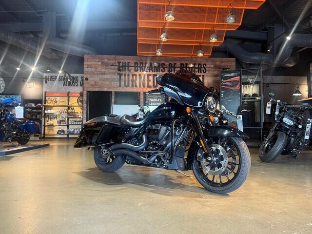 MY18 Harley-Davidson® Street Glide® Special FLHXS Vivid Black