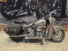 MY16 Harley-Davidson® Heritage Softail® Classic FLSTC SILVER thumb 3