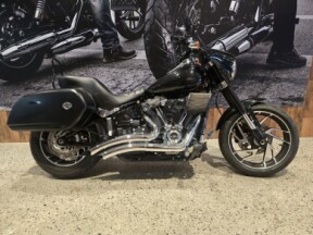 MY20 Harley-Davidson® Sport Glide® FLSB Vivid Black thumb 3