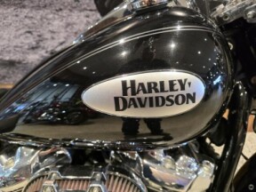 MY21 Harley-Davidson® Heritage Classic 107 FLHC Vivid Black thumb 0