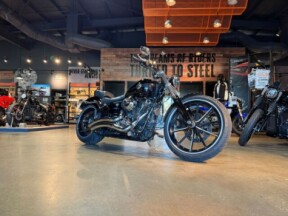 Harley-Davidson® Breakout® FXSB Vivid Black thumb 0