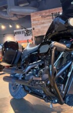MY22 Harley-Davidson® Low Rider® ST FXLRST Vivid Black thumb 1