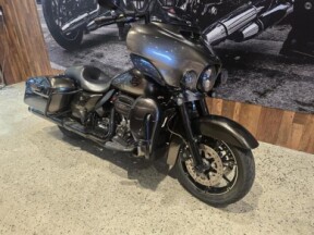 MY18 Harley-Davidson® CVO™ Limited FLHTKSE BLACK EARTH FADE thumb 2
