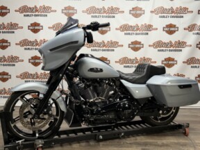2024 Harley-Davidson® FLHX Street Glide® thumb 3