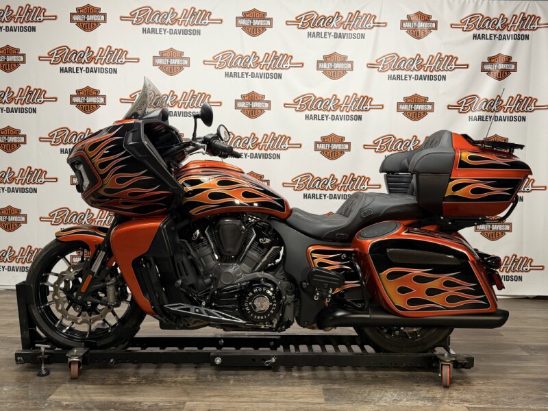 2023 Indian Motorcycle N23LDFRRA4 Pursuit Dark Horse® with Premium Package