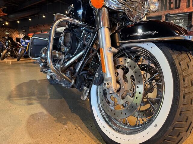  2013 2014 Harley-Davidson Touring Road King Classic (FLHRC)