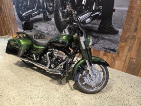 FLHRSE5 2013 CVO™ Road King® thumb 2