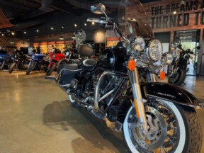  2013 2014 Harley-Davidson Touring Road King Classic (FLHRC) thumb 3