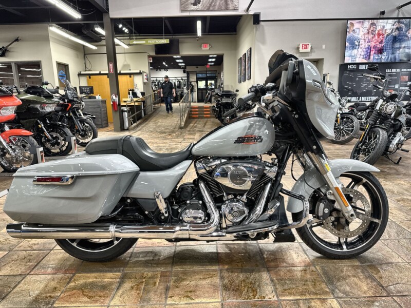 2024 Harley-Davidson® Street Glide® Billiard Gray