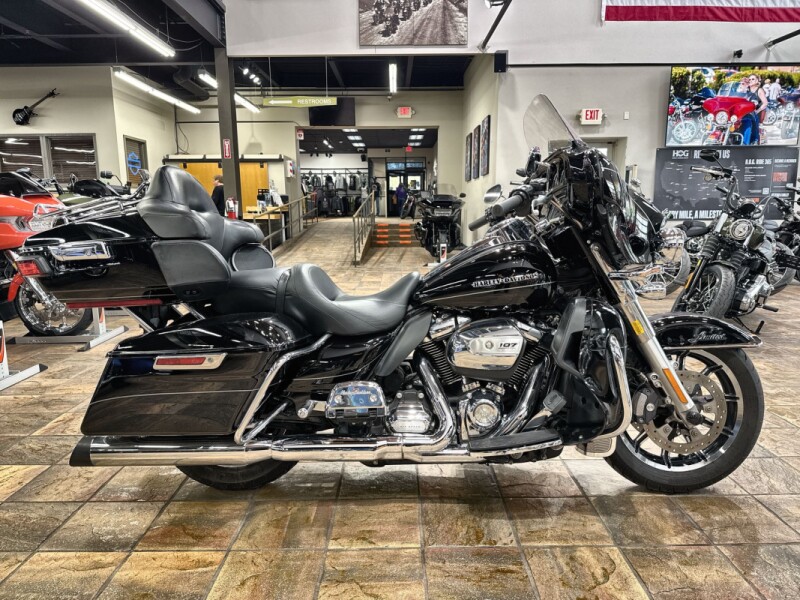 2017 Harley-Davidson® Ultra Limited Vivid Black