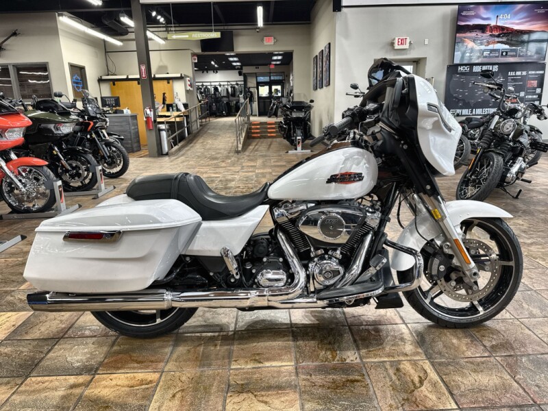2024 Harley-Davidson® Street Glide® White Onyx Pearl