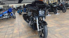 2024 Harley-Davidson® Street Glide® Vivid Black - Black Finish thumb 2