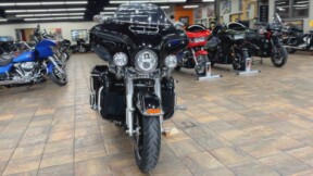 2015 Harley-Davidson® Ultra Limited Vivid Black thumb 2