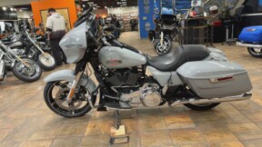2024 Harley-Davidson® Street Glide® Billiard Gray thumb 0