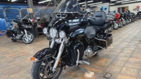 2015 Harley-Davidson® Ultra Limited Vivid Black thumb 1