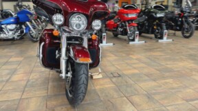 2015 Harley-Davidson® Electra Glide® Ultra Classic® Low Two-Tone Mysterious Red Sunglo/Blackened Cay thumb 2