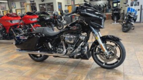 2024 Harley-Davidson® Street Glide® Vivid Black - Black Finish thumb 3