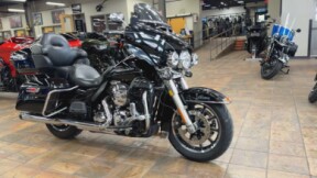 2015 Harley-Davidson® Ultra Limited Vivid Black thumb 3