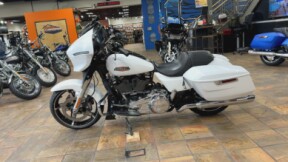 2024 Harley-Davidson® Street Glide® White Onyx Pearl thumb 0