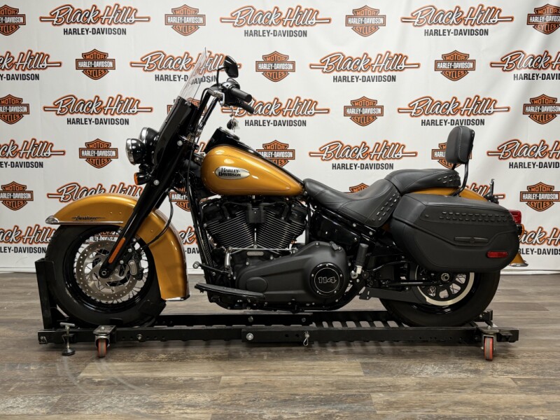 2023 Harley-Davidson® FLHCS Heritage Classic