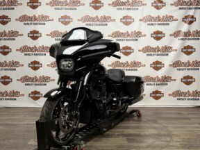 2024 Harley-Davidson® FLHX Street Glide® thumb 2