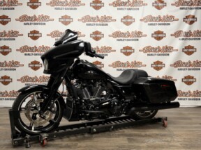 2024 Harley-Davidson® FLHX Street Glide® thumb 3