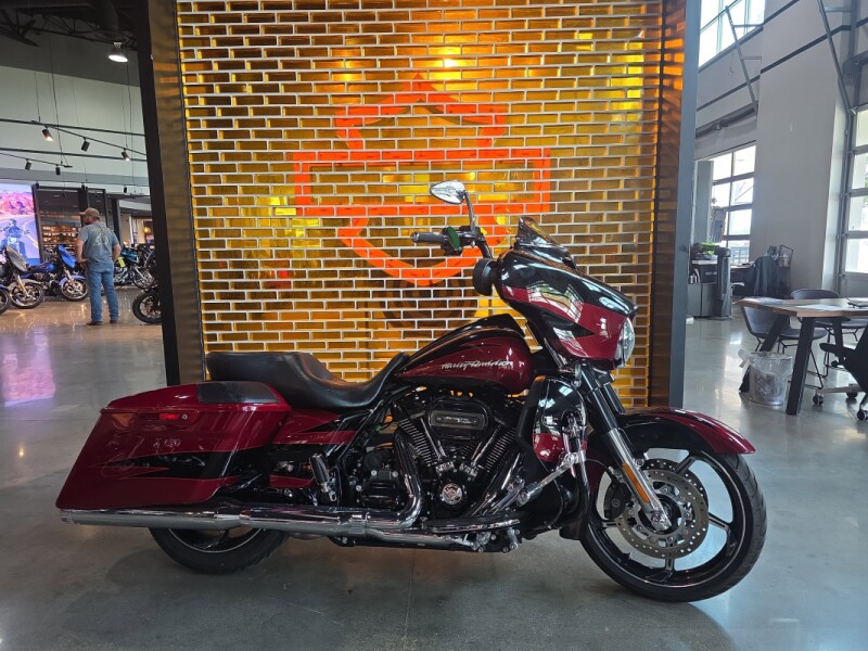 2017 Harley-Davidson® CVO™ Street Glide® FLHXSE