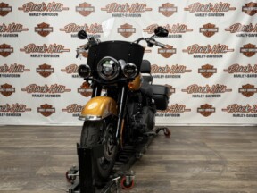 2023 Harley-Davidson® FLHCS Heritage Classic thumb 1