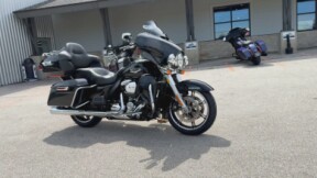 2020 Harley-Davidson® Ultra Limited Vivid Black thumb 3
