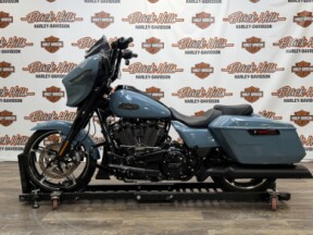 2024 Harley-Davidson® FLHX Street Glide® thumb 3