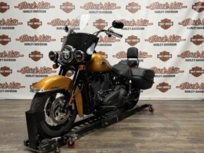 2023 Harley-Davidson® FLHCS Heritage Classic thumb 2