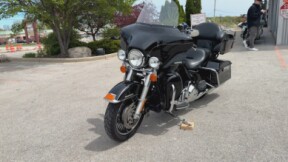 2011 Harley-Davidson® Electra Glide® Ultra Limited Vivid Black thumb 1