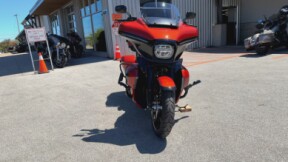 2025 Harley-Davidson® Street Glide® Ultra Whiskey Fire / Vivid Black - Black Finish thumb 2