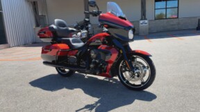 2025 Harley-Davidson® Street Glide® Ultra Whiskey Fire / Vivid Black - Black Finish thumb 3
