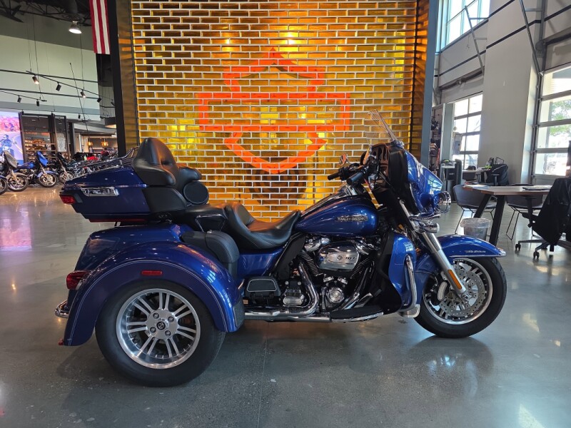 2017 Harley-Davidson® Tri Glide® Ultra FLHTCUTG