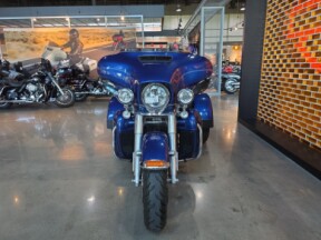 2017 Harley-Davidson® Tri Glide® Ultra FLHTCUTG thumb 2