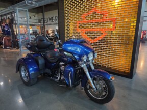 2017 Harley-Davidson® Tri Glide® Ultra FLHTCUTG thumb 3