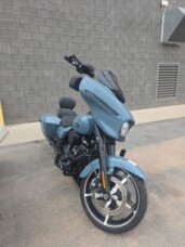2024 Harley-Davidson® FLHX Street Glide® thumb 2