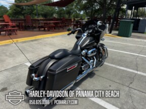 2020 Harley-Davidson® Road Glide® thumb 3