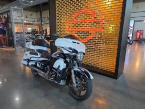 FLHXSE 2016 CVO™ Street Glide® thumb 3