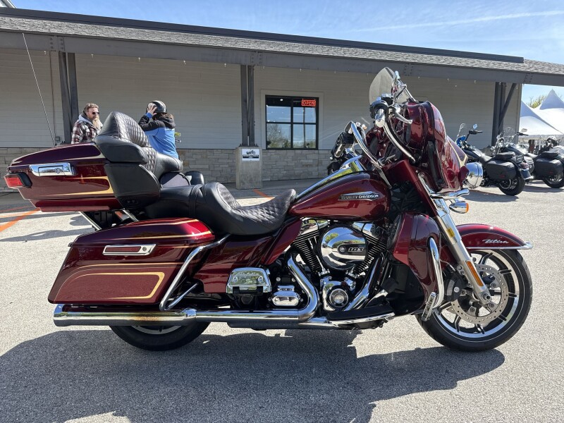 2016 Harley-Davidson® Electra Glide® Ultra Classic® Low Two-Tone Mysterious Red Sunglo/Velocity Red 