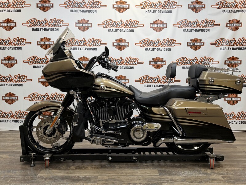 2013 Harley-Davidson® FLTRXSE2 CVO™ Road Glide® Custom