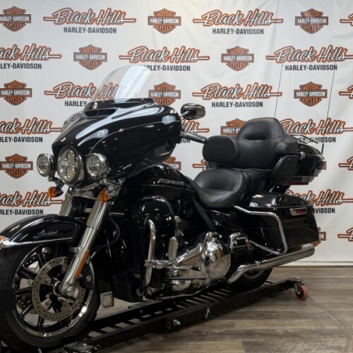 2014 Harley-Davidson® FLHTK Electra Glide® Ultra Limited thumb 2