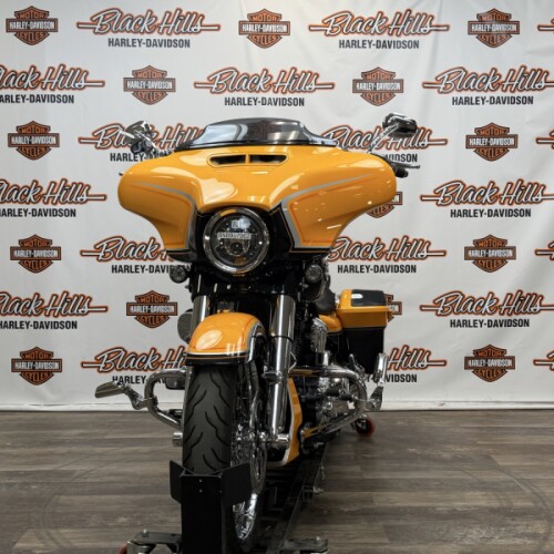 2022 Harley-Davidson® FLHXSE CVO™ Street Glide® thumb 1