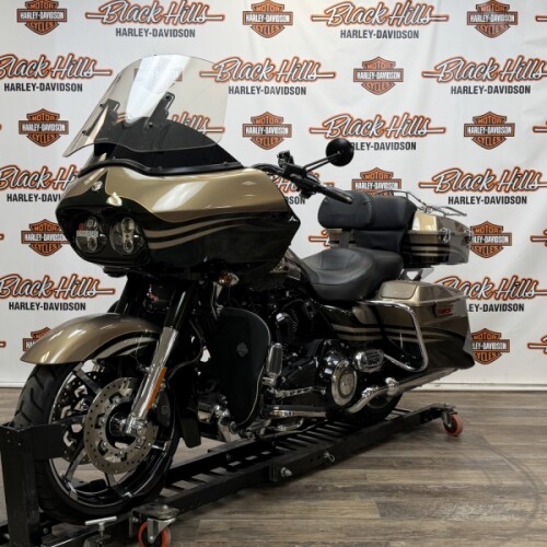 2013 Harley-Davidson® FLTRXSE2 CVO™ Road Glide® Custom thumb 2