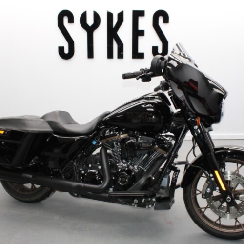 2023 Harley-Davidson Street Glide ST 117 in Vivid Black thumb 2