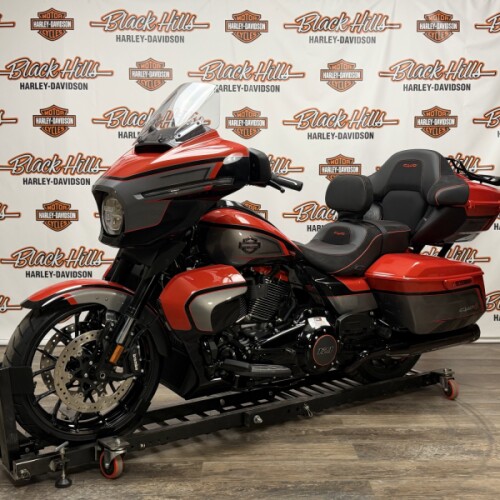 2026 Harley-Davidson® FLHXLSE CVO Street Glide Limited thumb 3