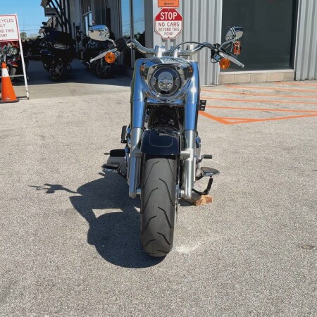 2024 Harley-Davidson® Fat Boy® 114 Vivid Black thumb 2